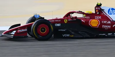 ความแตกต่างระหว่าง F1 และ F2 สุดยอดความเร็วมอเตอร์สปอร์ต